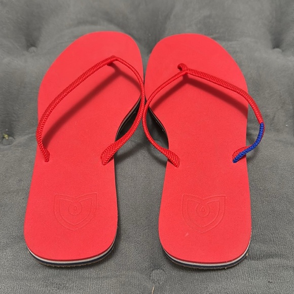 Never worn red Rothy’s Flip Flops - Picture 3 of 5
